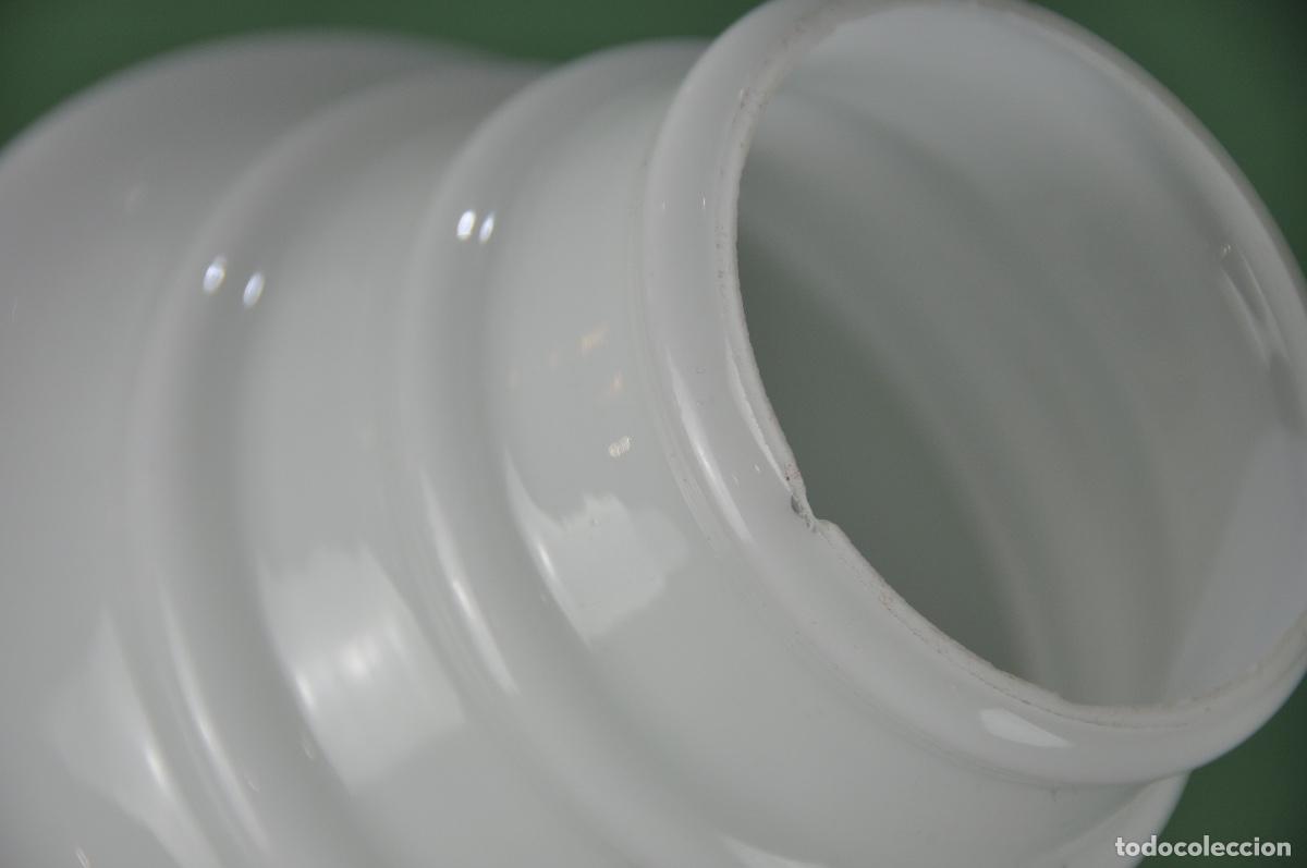 Vintage: L&aacute;mpara opalina blanca con lineas abajo - Foto 7