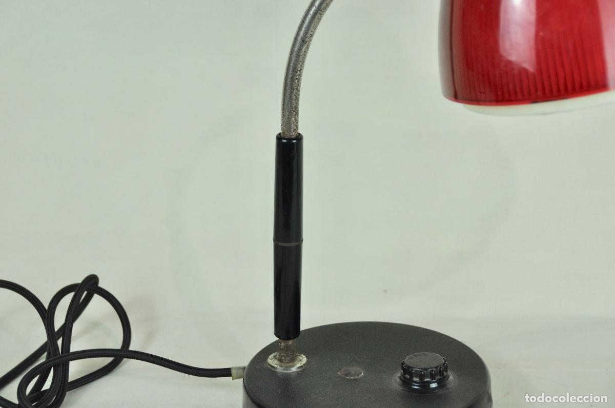 Vintage: L&aacute;mpara de escritorio pl&aacute;stico rojo y blanco - Foto 3