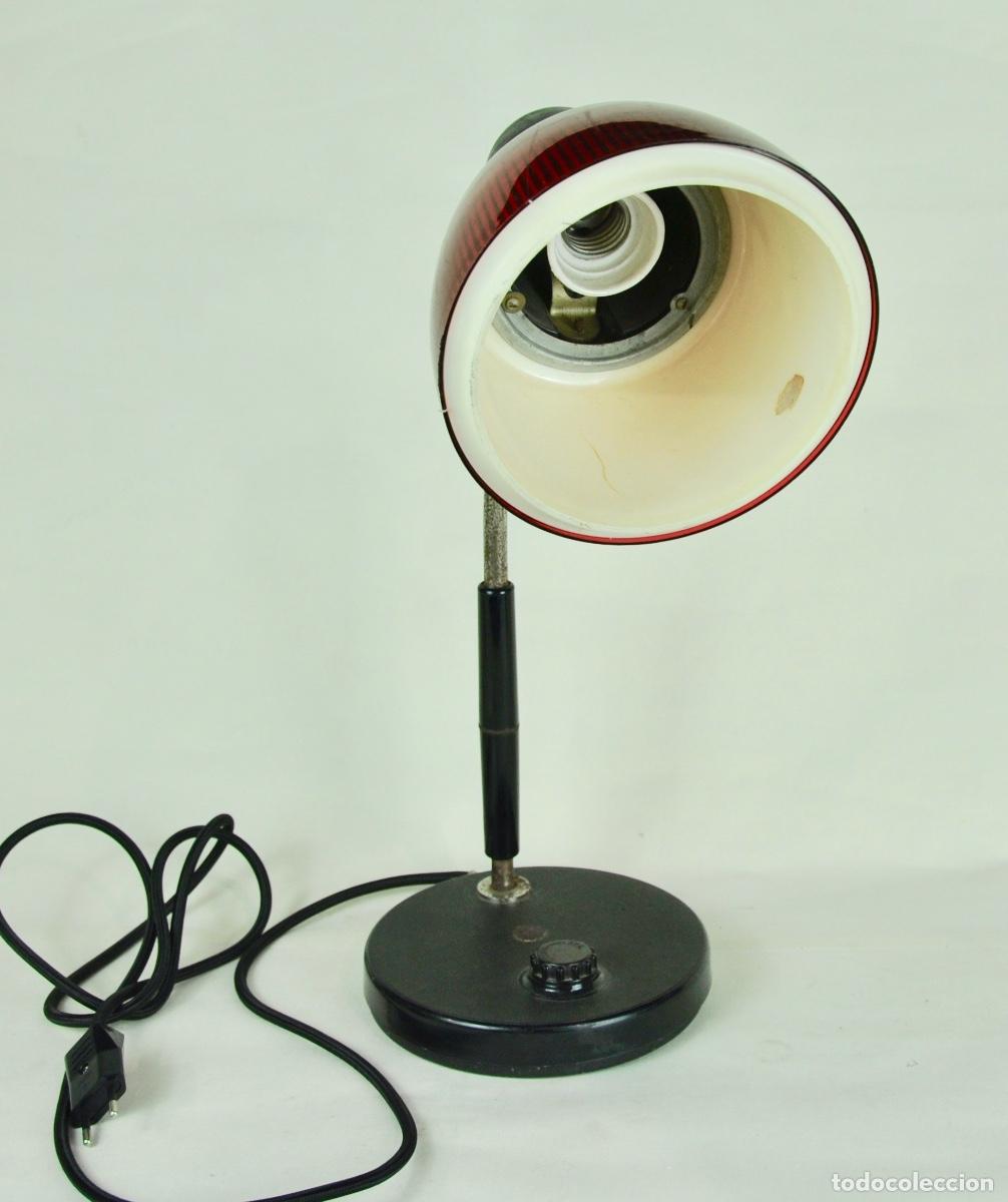 Vintage: L&aacute;mpara de escritorio pl&aacute;stico rojo y blanco - Foto 4