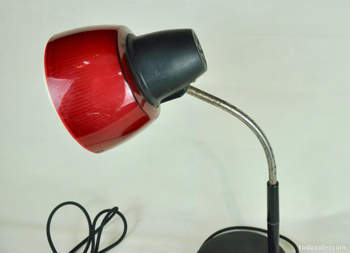 Vintage: L&aacute;mpara de escritorio pl&aacute;stico rojo y blanco - Foto 6