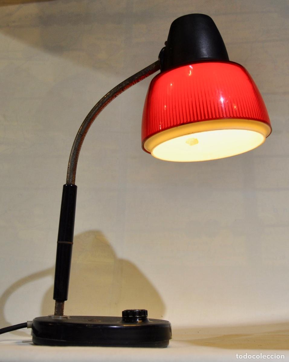 Vintage: L&aacute;mpara de escritorio pl&aacute;stico rojo y blanco - Foto 11