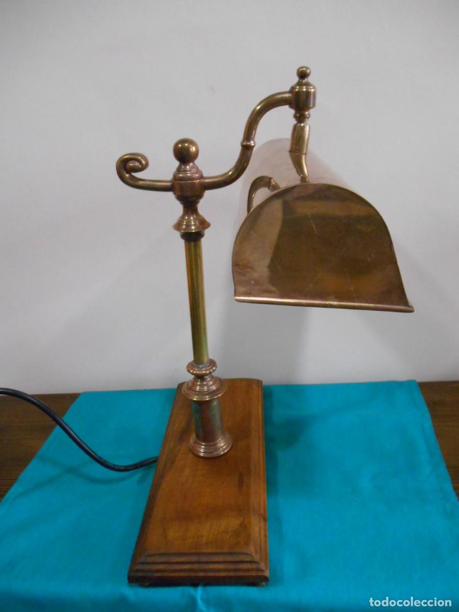 Vintage: L&Aacute;MPARA DE DESPACHO. COBRE Y MADERA NOBLE - FUNCIONANDO - - Foto 4