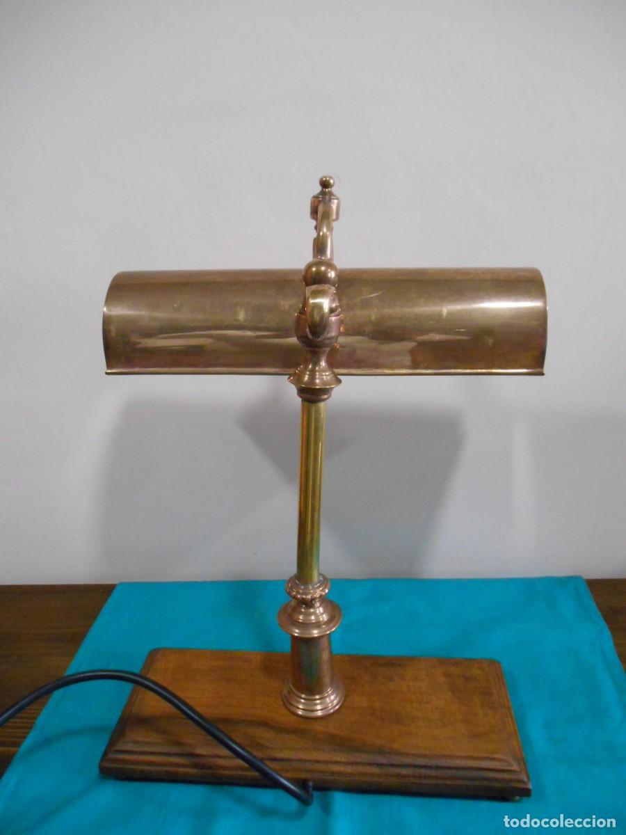 Vintage: L&Aacute;MPARA DE DESPACHO. COBRE Y MADERA NOBLE - FUNCIONANDO - - Foto 5