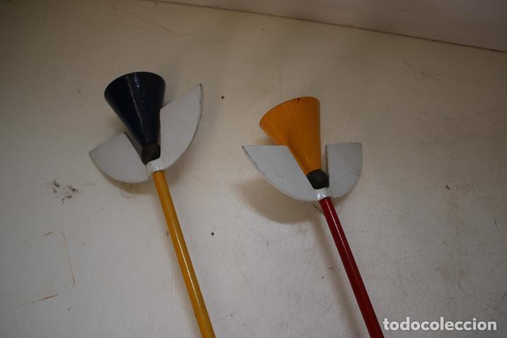 Vintage: pareja de candelabros de metal - Foto 2
