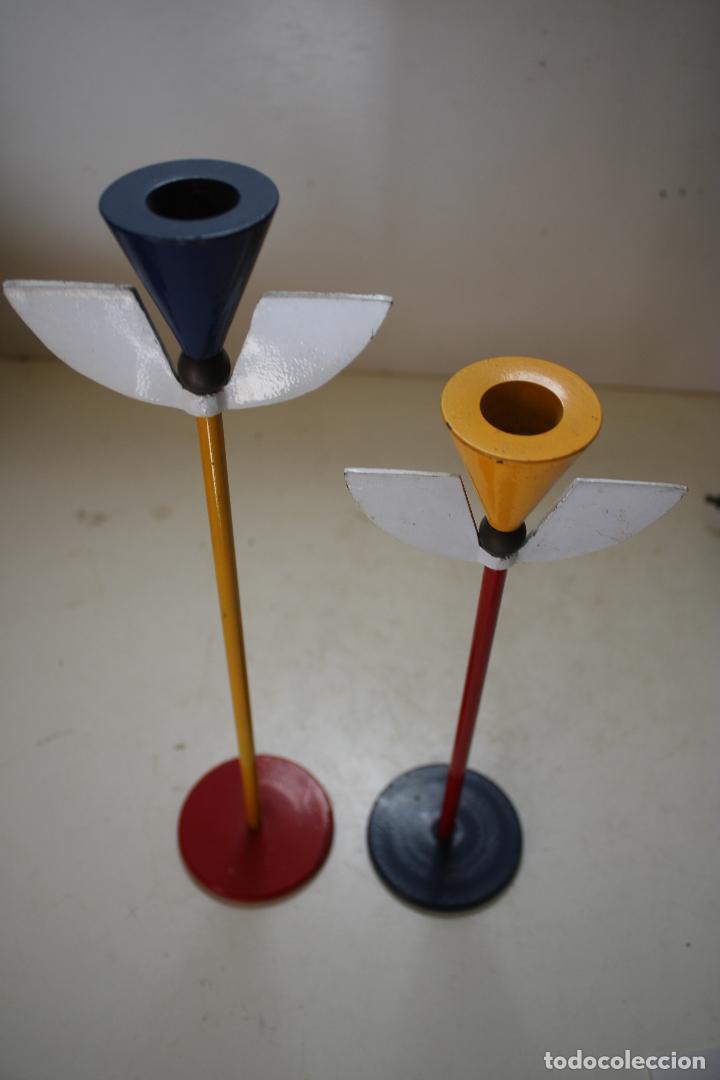 Vintage: pareja de candelabros de metal - Foto 1