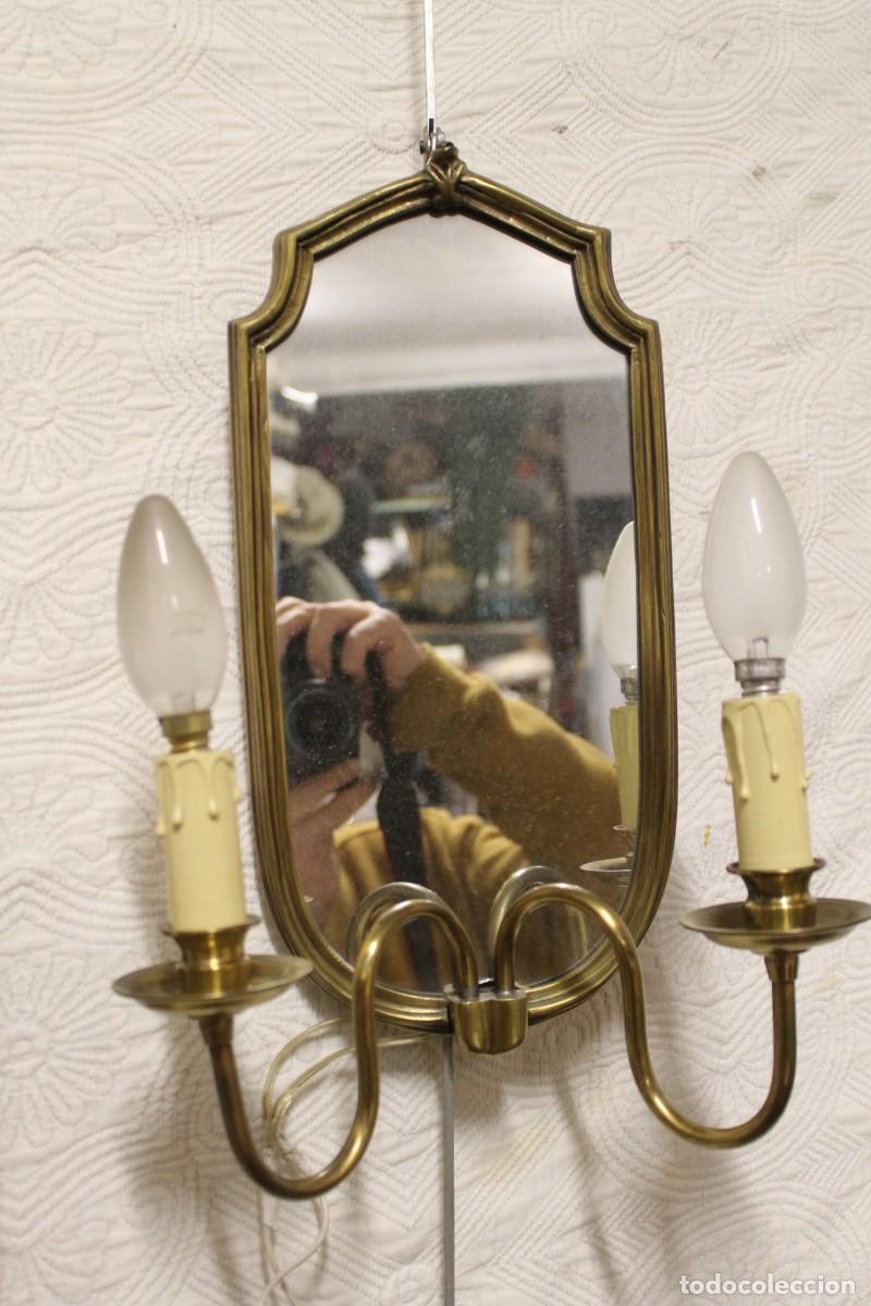Vintage: PAREJA DE APLIQUES DE BRONCE CON ESPEJO - Foto 3