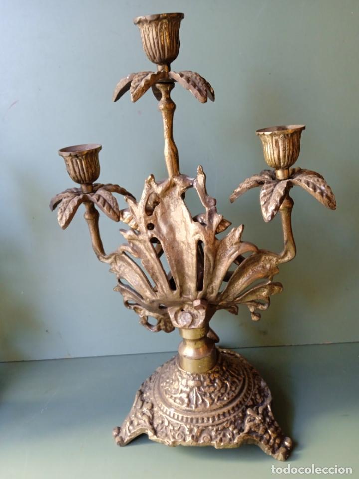 Vintage: PAREJA DE CANDELABROS DE BRONCE O LATON - Foto 4