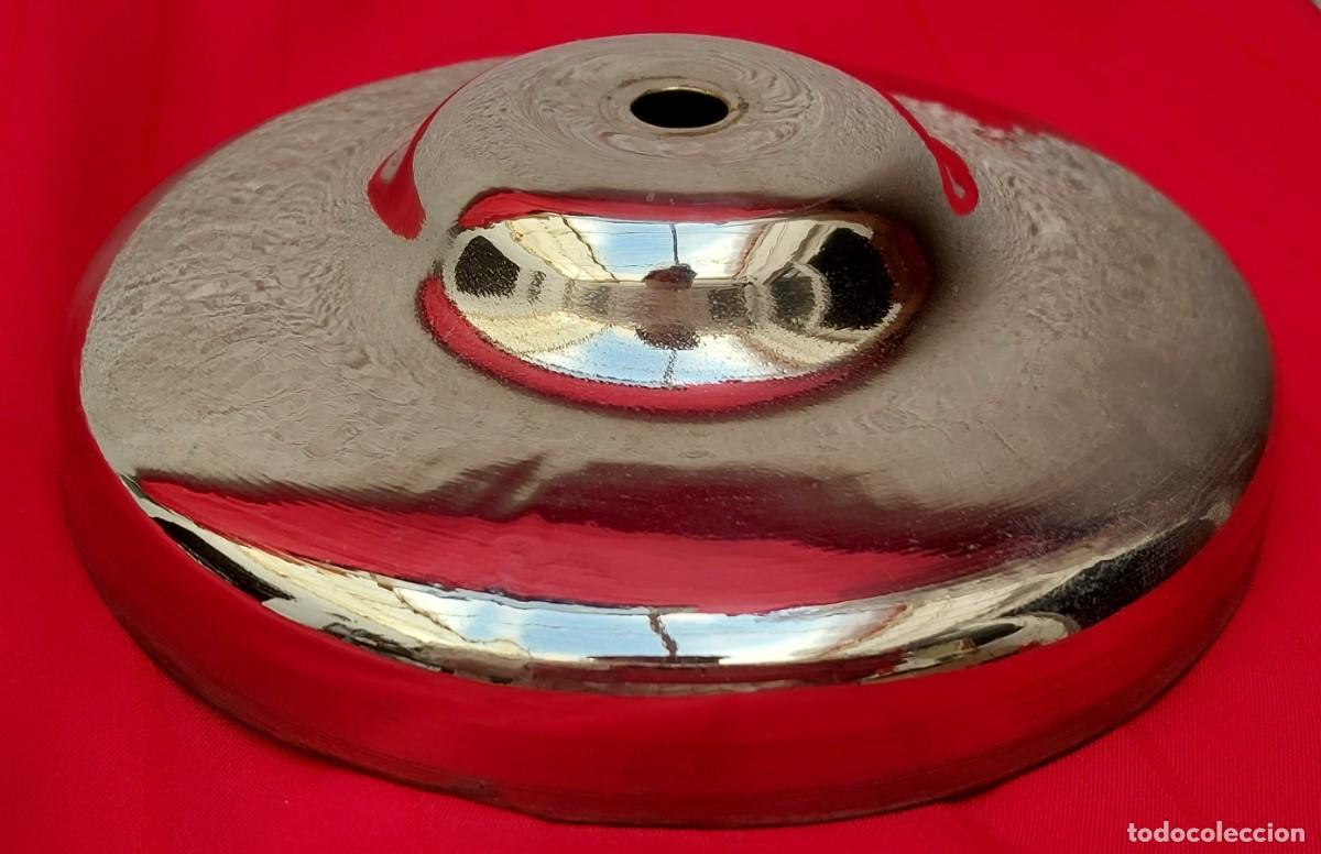 Vintage: PLATO PARA L&Aacute;MPARA DE LAT&Oacute;N CROMADO - Foto 1
