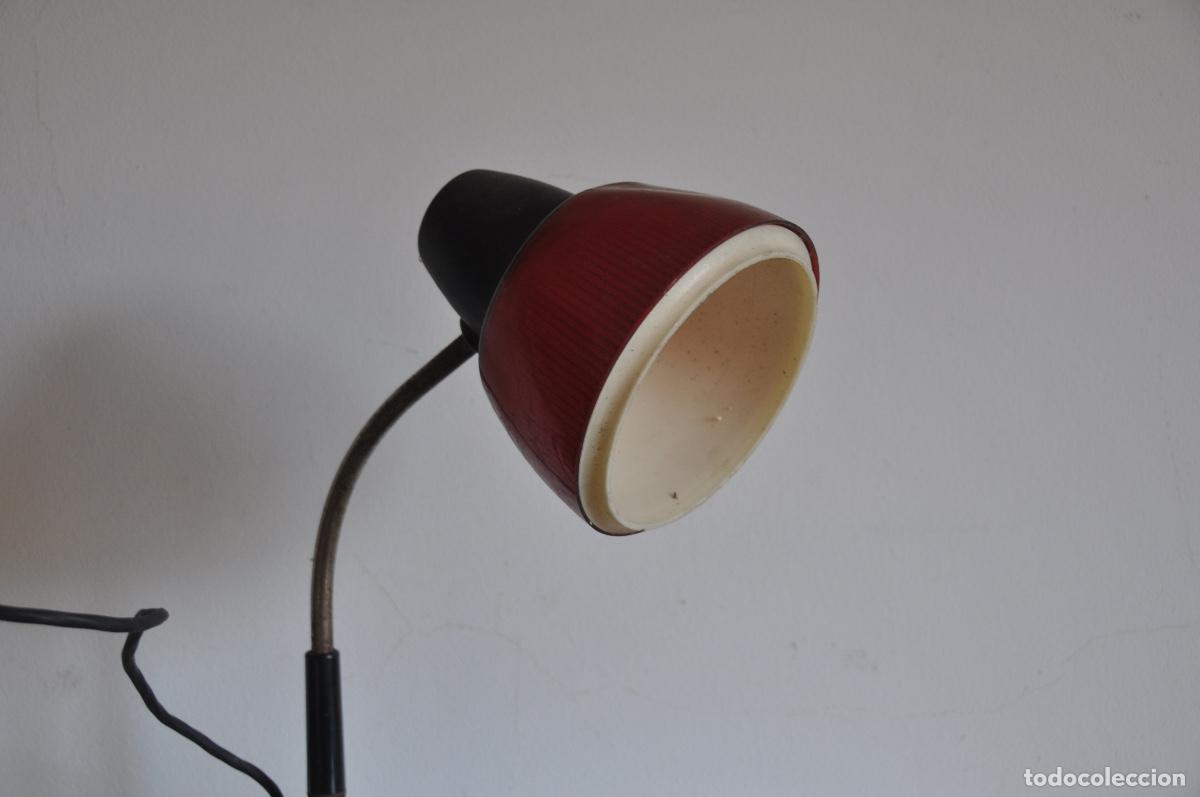 Vintage: Flexo plastico rojo y blanco para restaurar - Foto 2