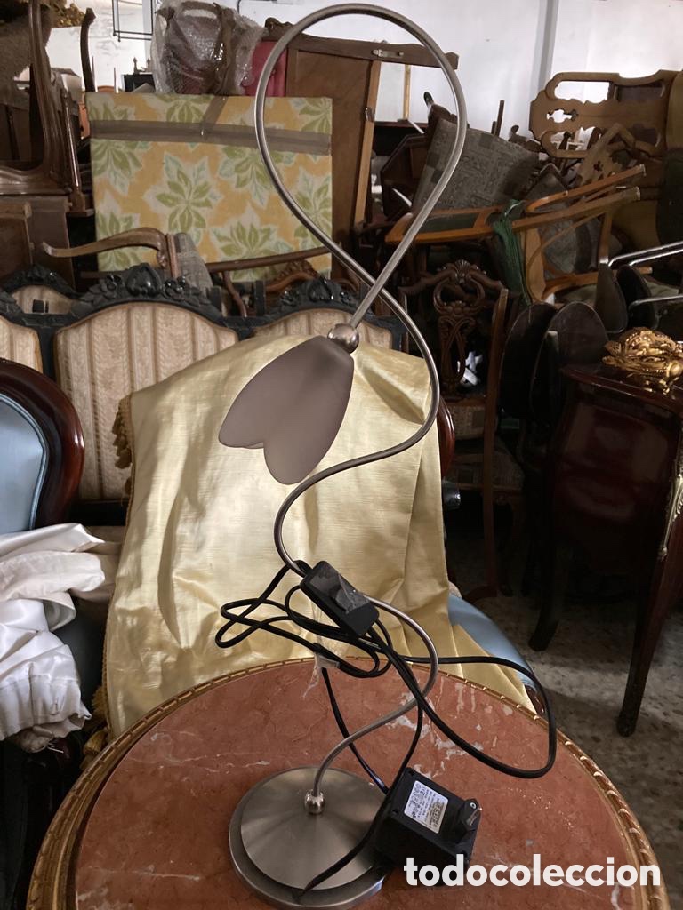 Vintage: LAMPARA DE MESA EN ACERO Y CRISTAL - Foto 1