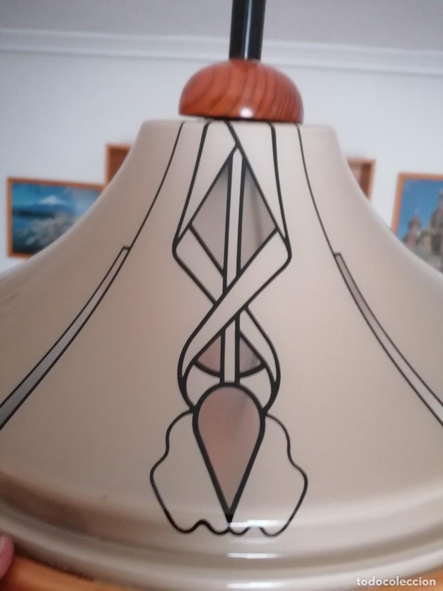 Vintage: L&aacute;mpara sube y baja de madera, vintage