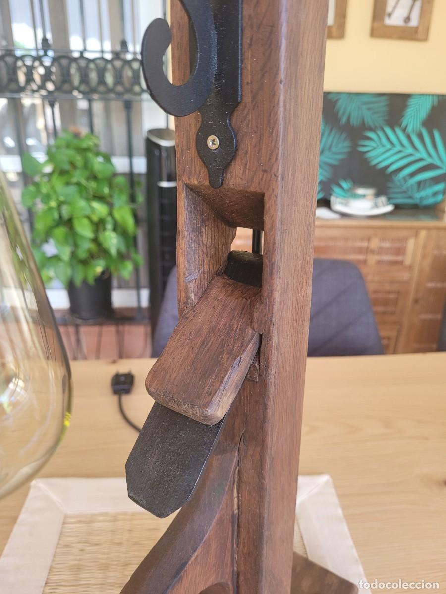 Vintage: L&aacute;mpara Madera con cepillo de carpintero muy antiguo - Foto 3