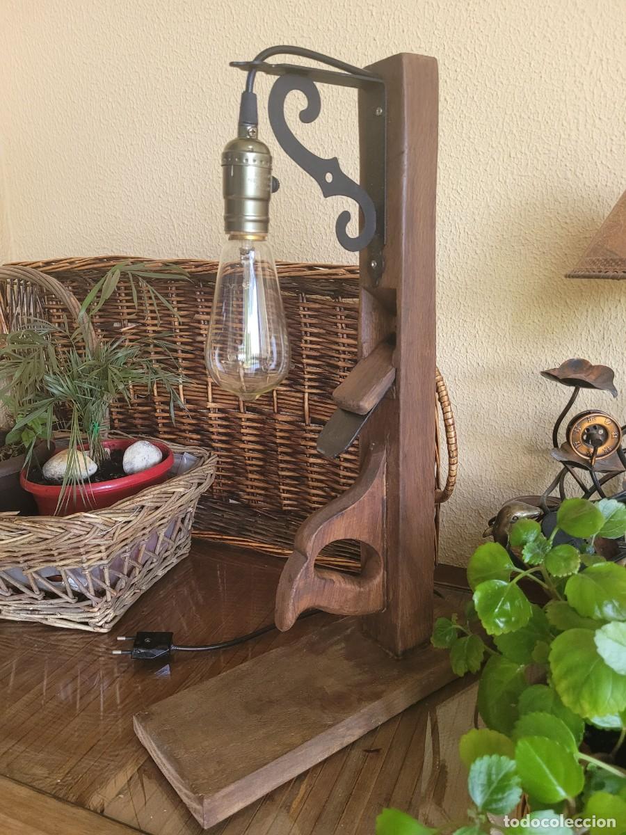 Vintage: L&aacute;mpara Madera con cepillo de carpintero muy antiguo - Foto 7