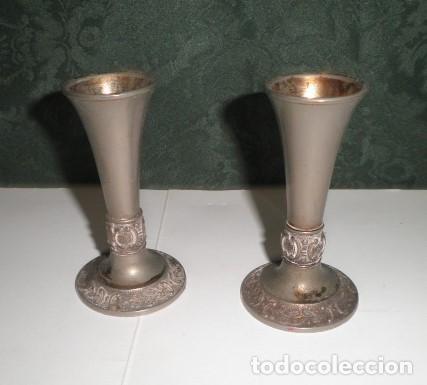 Vintage: JARRONES-CANDELABROS METAL PLATEADO - Foto 1