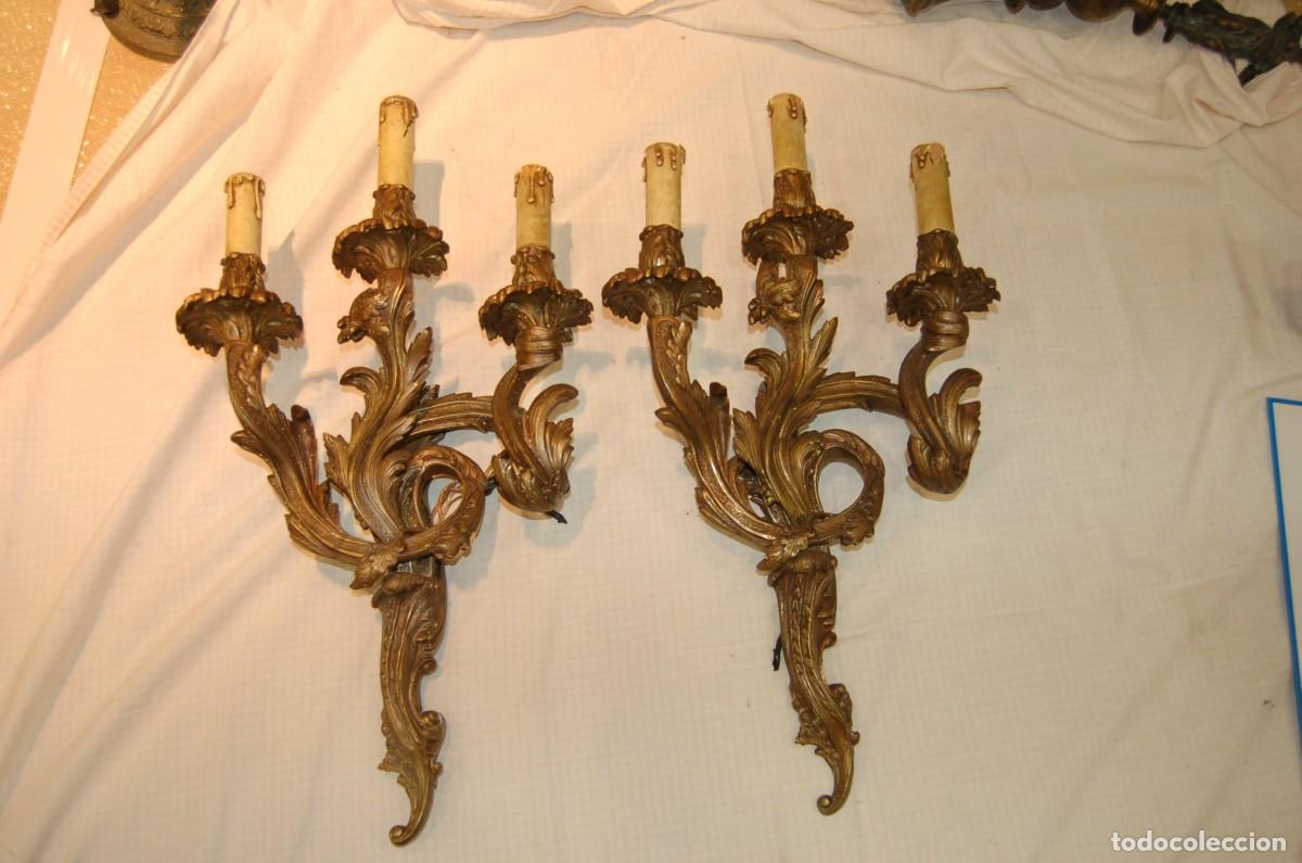 Vintage: PAREJA DE APLIQUES DE PARED EN BRONCE REPUJADO - Foto 1