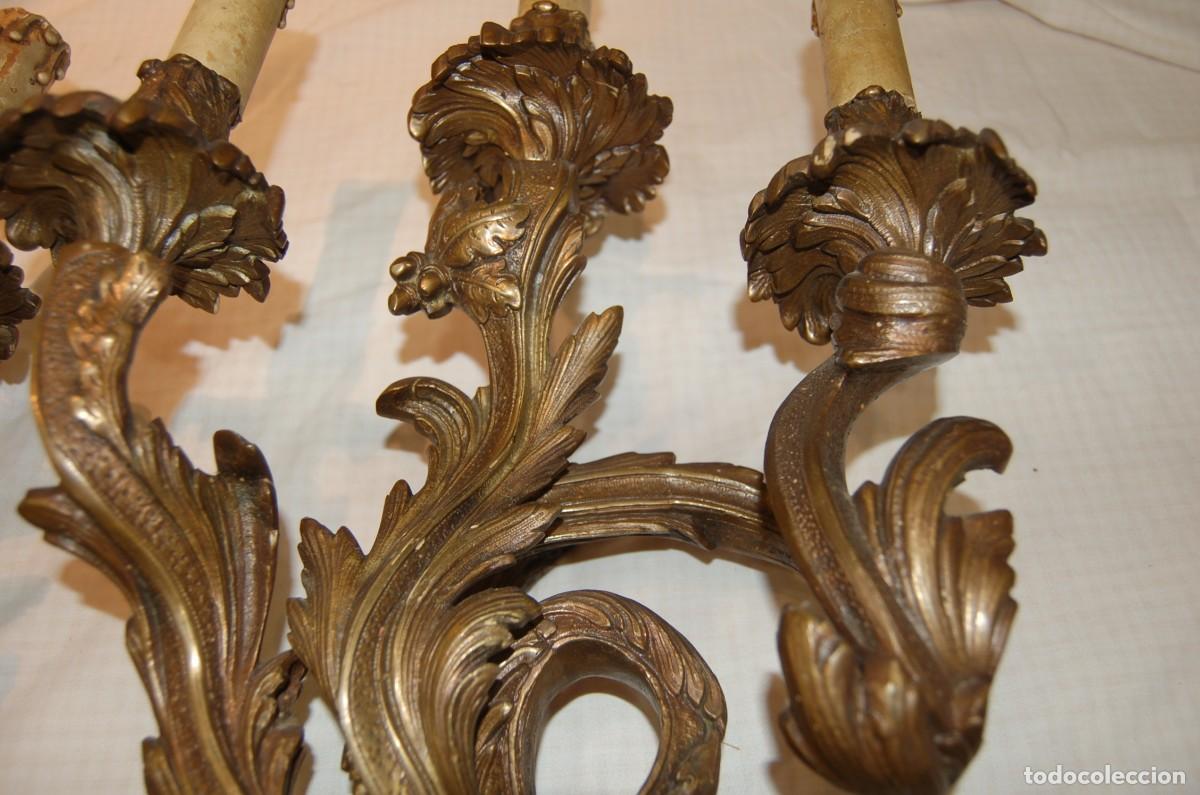 Vintage: PAREJA DE APLIQUES DE PARED EN BRONCE REPUJADO - Foto 2