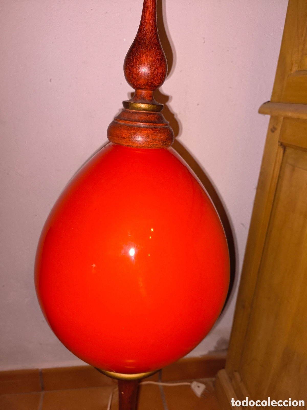 Vintage: L&aacute;mpara de opalina naranja y madera - Foto 7