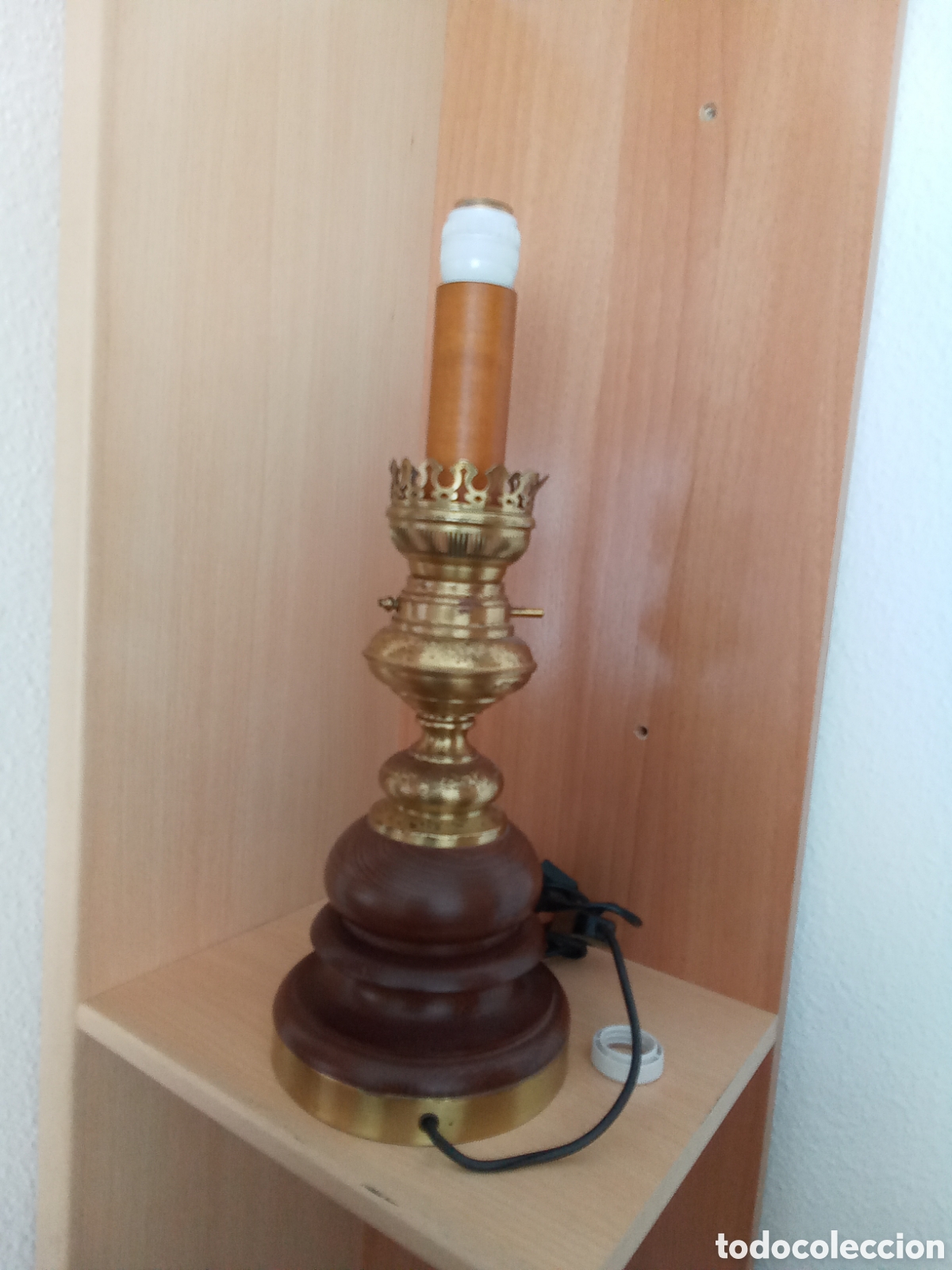 Vintage: Pie de lampara sobremesa de madera y metal - Foto 5