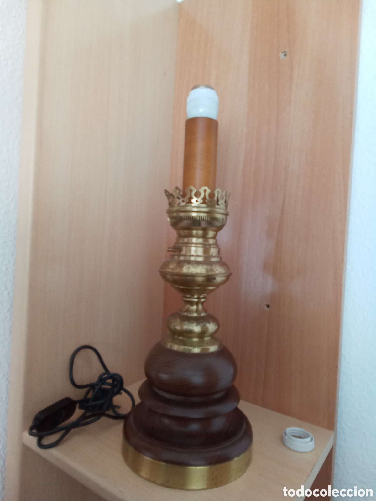 Vintage: Pie de lampara sobremesa de madera y metal - Foto 1