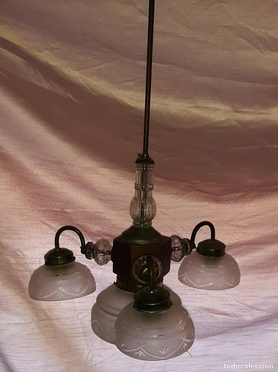 Vintage: L&aacute;mpara antigua de tres brazos - Foto 2