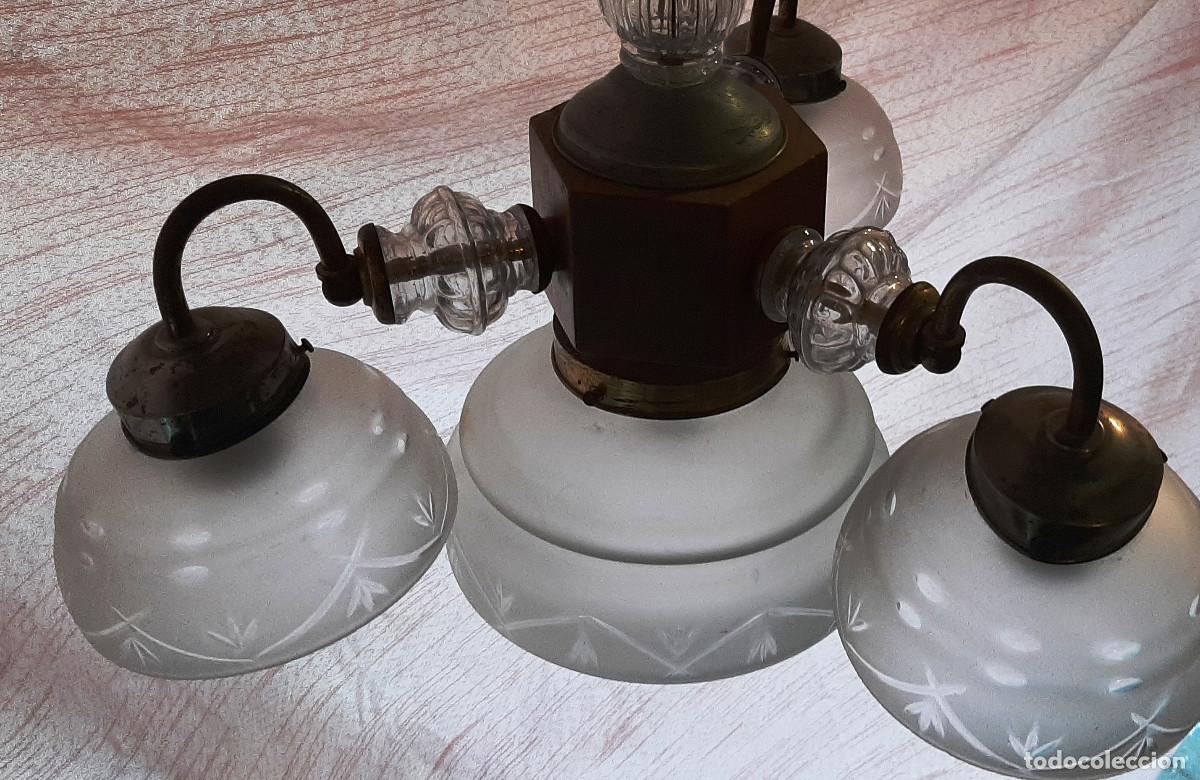 Vintage: L&aacute;mpara antigua de tres brazos - Foto 4