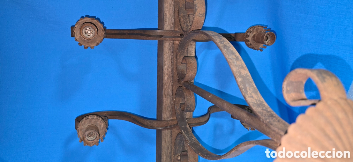 Vintage: ANTIGUA LAMPARA ESTILO MEDIEVAL EN HIERRO Y MADERA - Foto 3