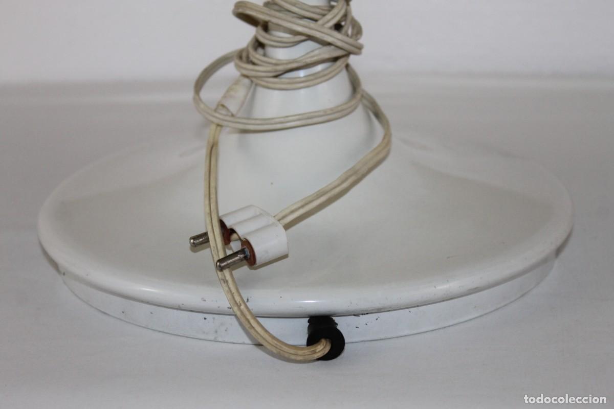 Vintage: L&aacute;mpara vintage en metal blanco - Foto 3