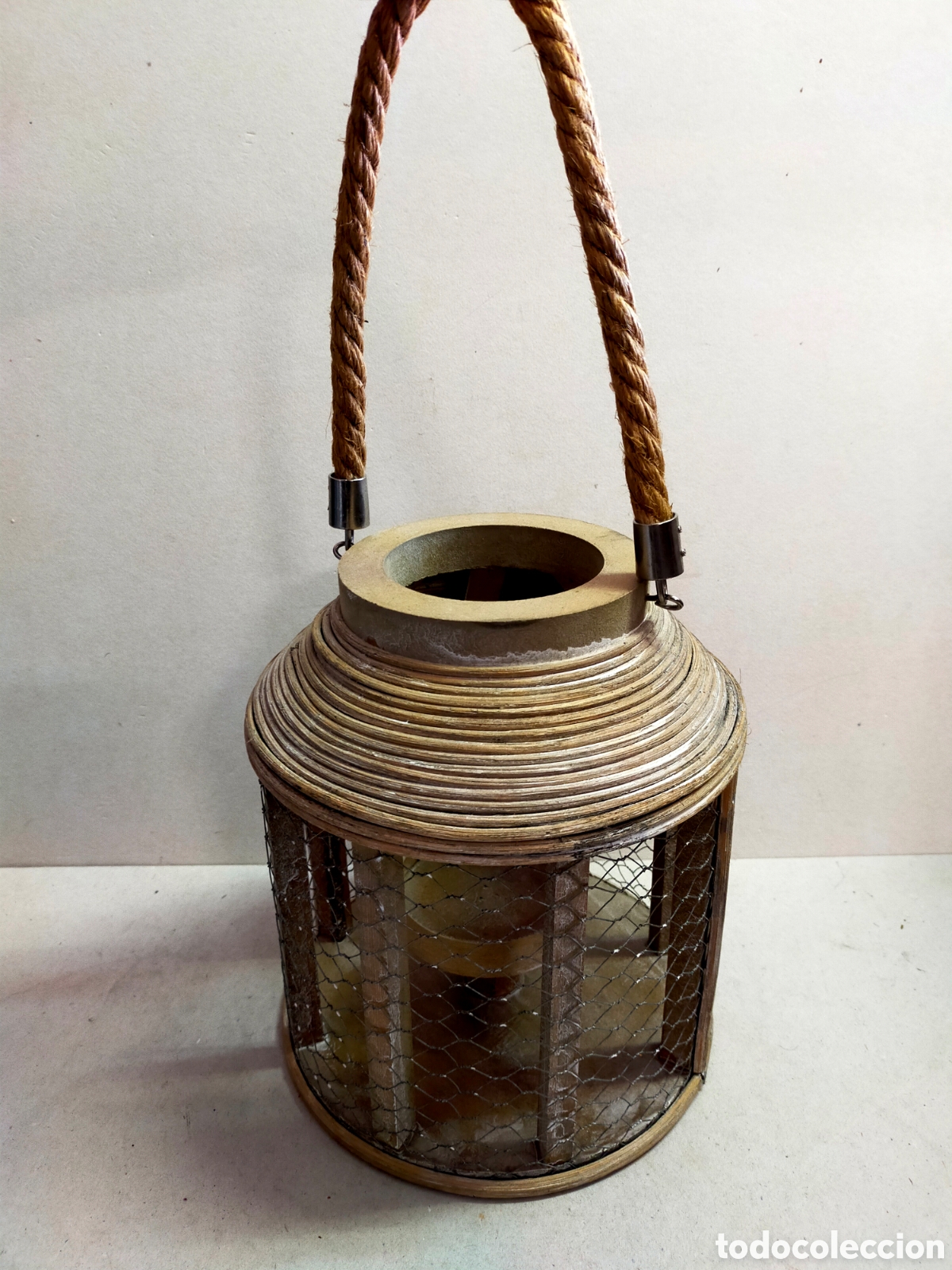 Vintage: LAMPARA FAROL EN MADERA, MALLA Y CUERDA. - Foto 1