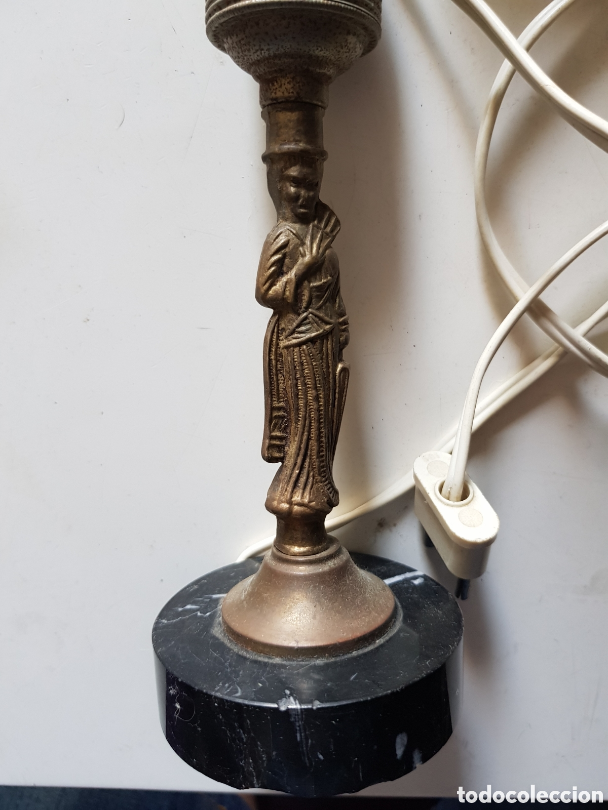 Vintage: Peque&ntilde;a l&aacute;mpara de bronce para sobremesa. - Foto 2