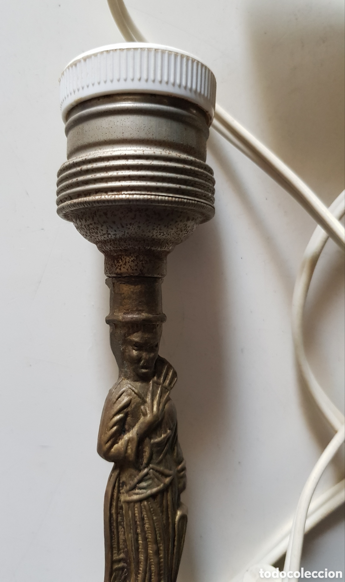 Vintage: Peque&ntilde;a l&aacute;mpara de bronce para sobremesa. - Foto 4