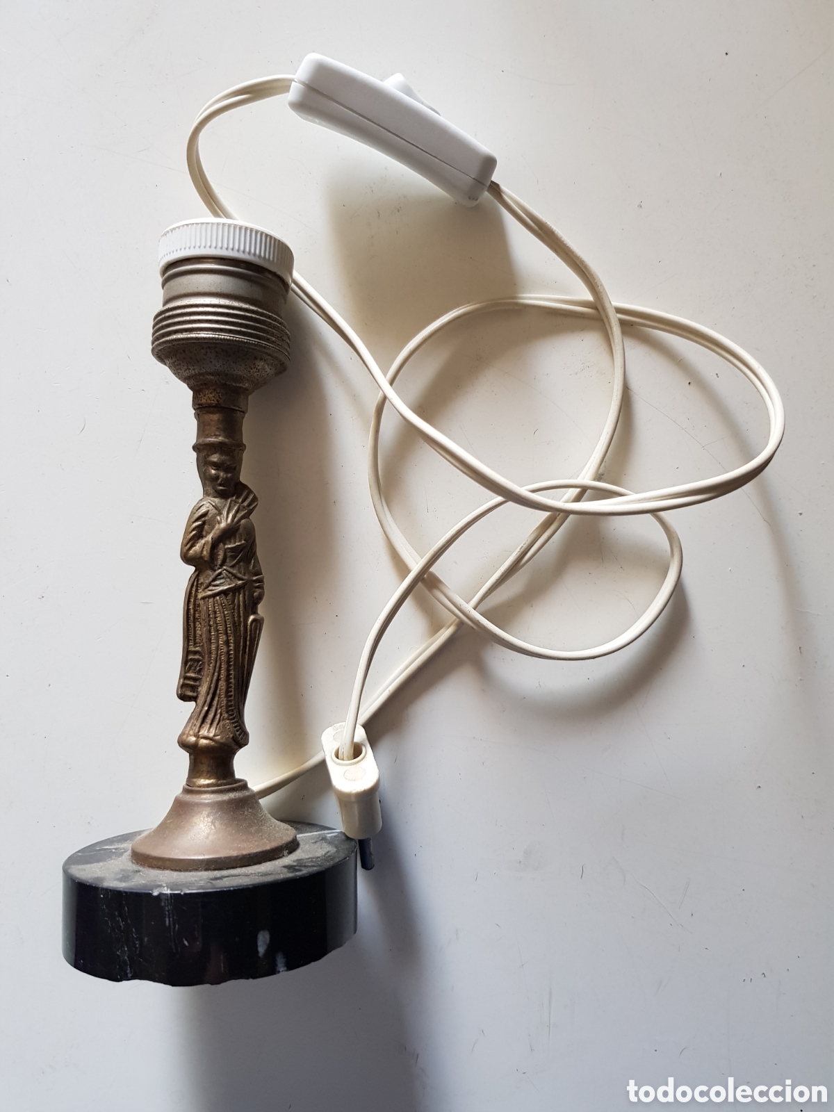 Vintage: Peque&ntilde;a l&aacute;mpara de bronce para sobremesa. - Foto 1