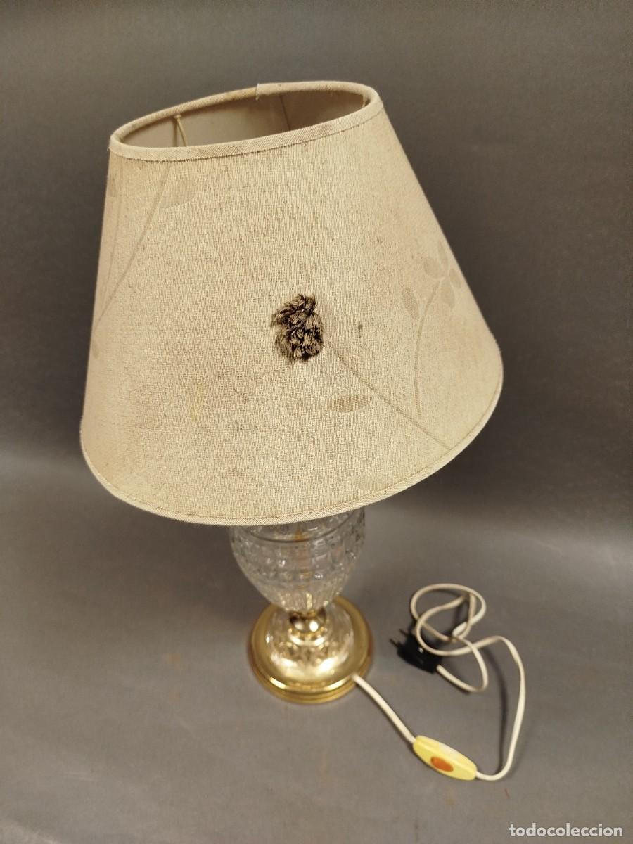 Vintage: LAMPARA DE SOBREMESA DE CRISTAL Y LATON - Foto 2