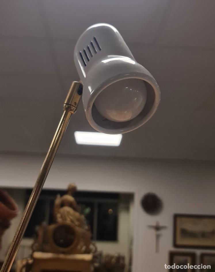 Vintage: Lampara de escritorio blanca y dorada - Foto 6