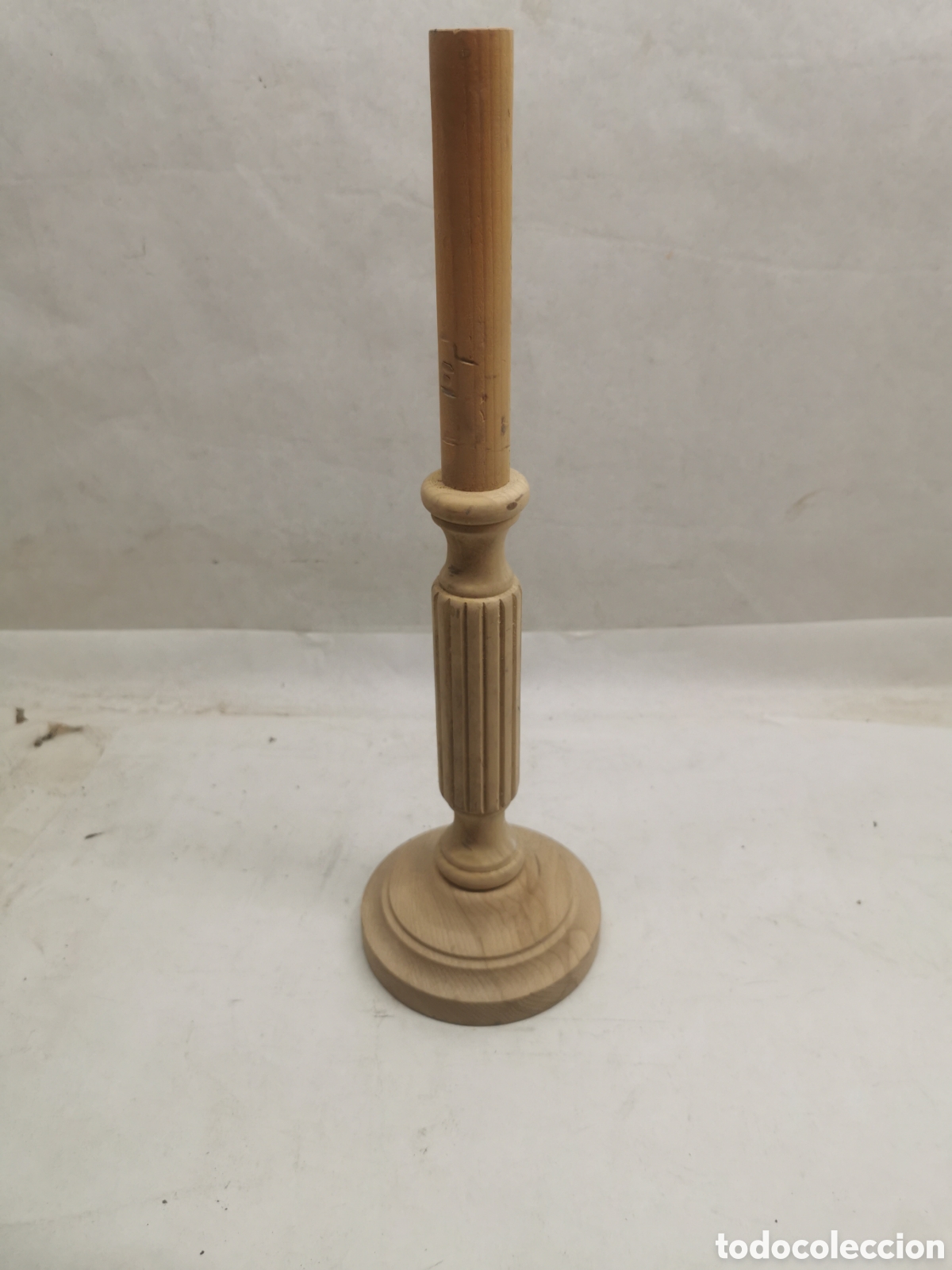Vintage: Pie l&aacute;mpara de madera - Foto 1