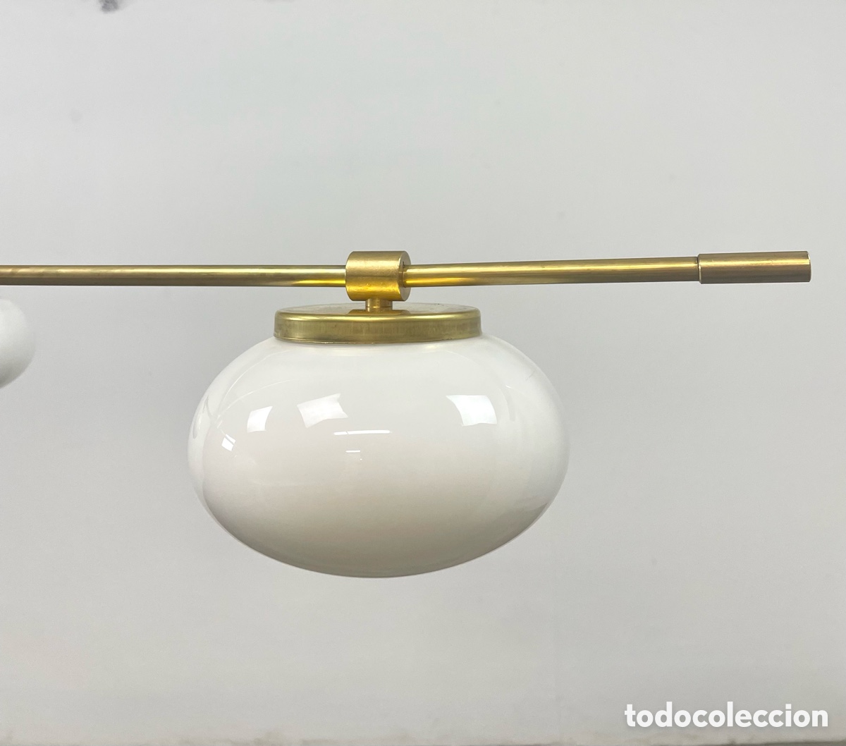 Vintage: L&aacute;mpara de techo de lat&oacute;n con 3 esferas aplastadas. - Foto 2