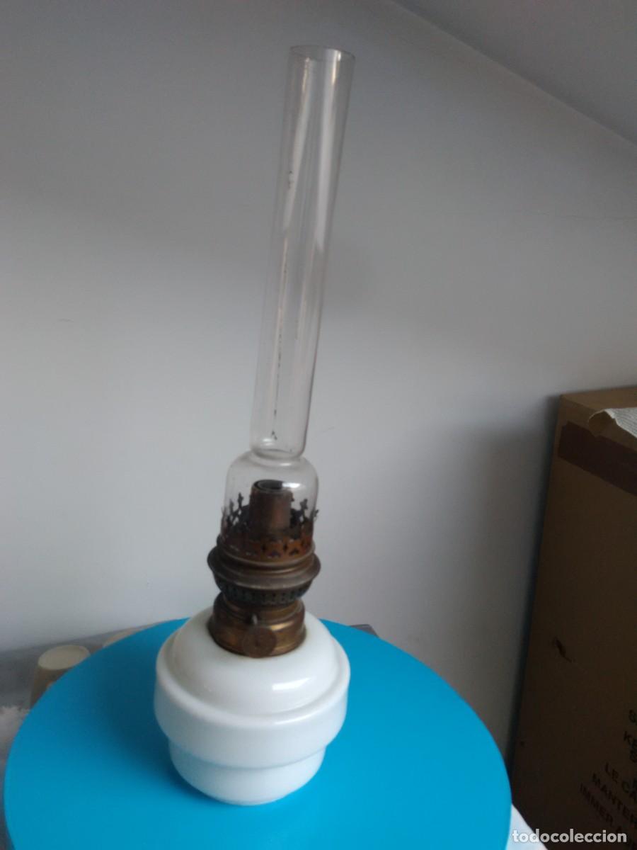 Vintage: L&aacute;mpara Quinqu&eacute; de opalina blanca - Foto 1