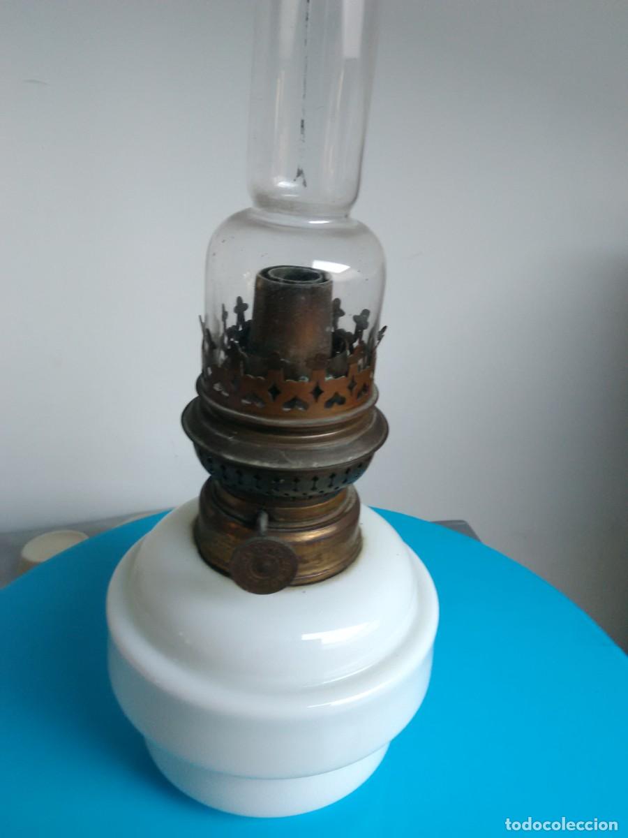 Vintage: L&aacute;mpara Quinqu&eacute; de opalina blanca - Foto 2
