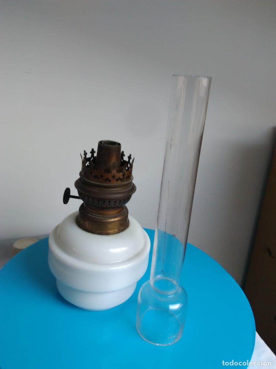 Vintage: L&aacute;mpara Quinqu&eacute; de opalina blanca - Foto 3