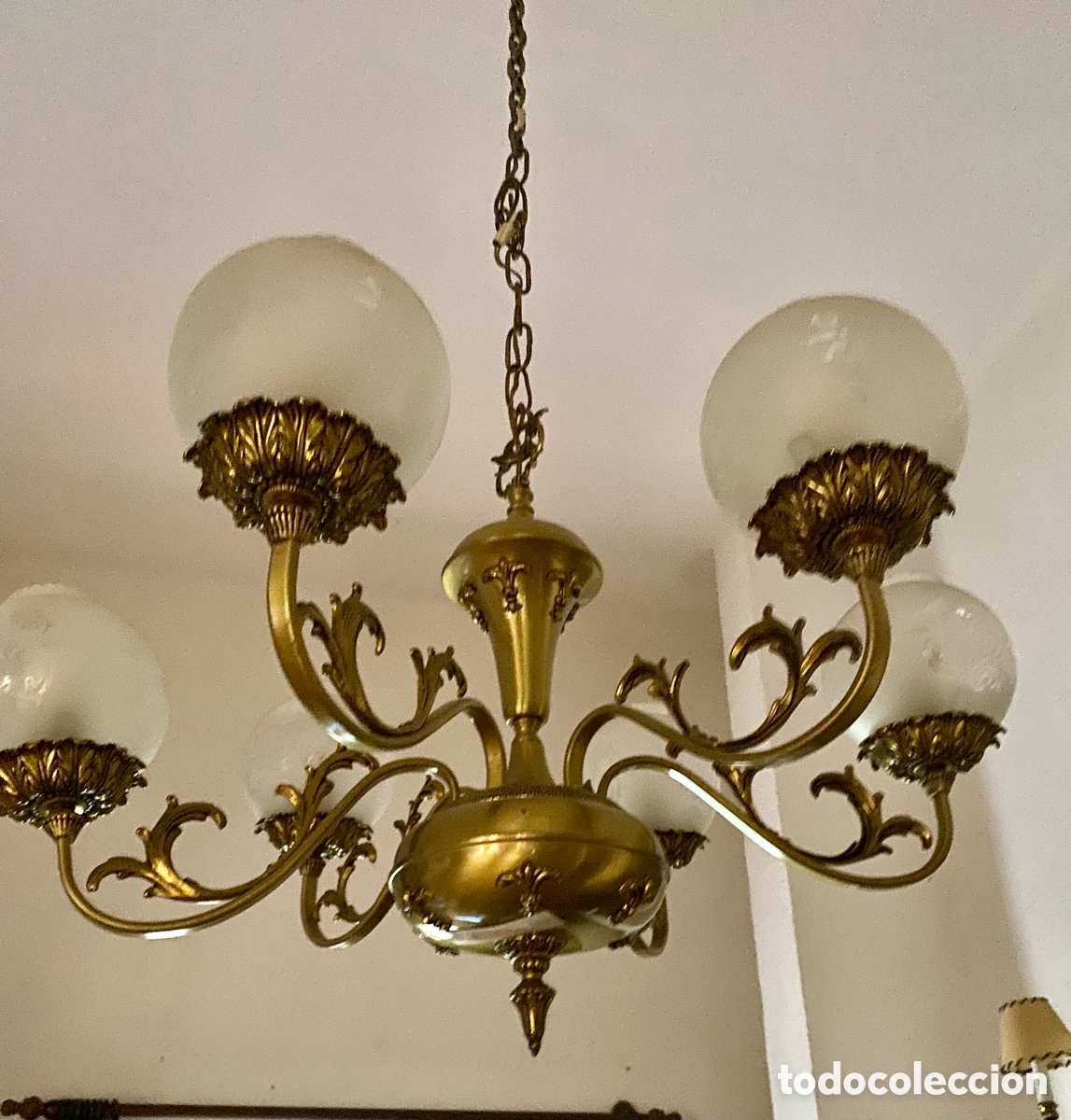 Vintage: L&aacute;mpara de techo de bronce con tulipas de cristal - Foto 2