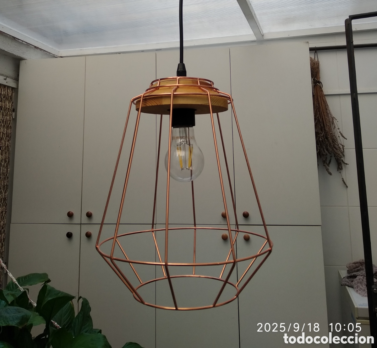 Vintage: L&aacute;mpara colgante de metal y madera - Foto 3