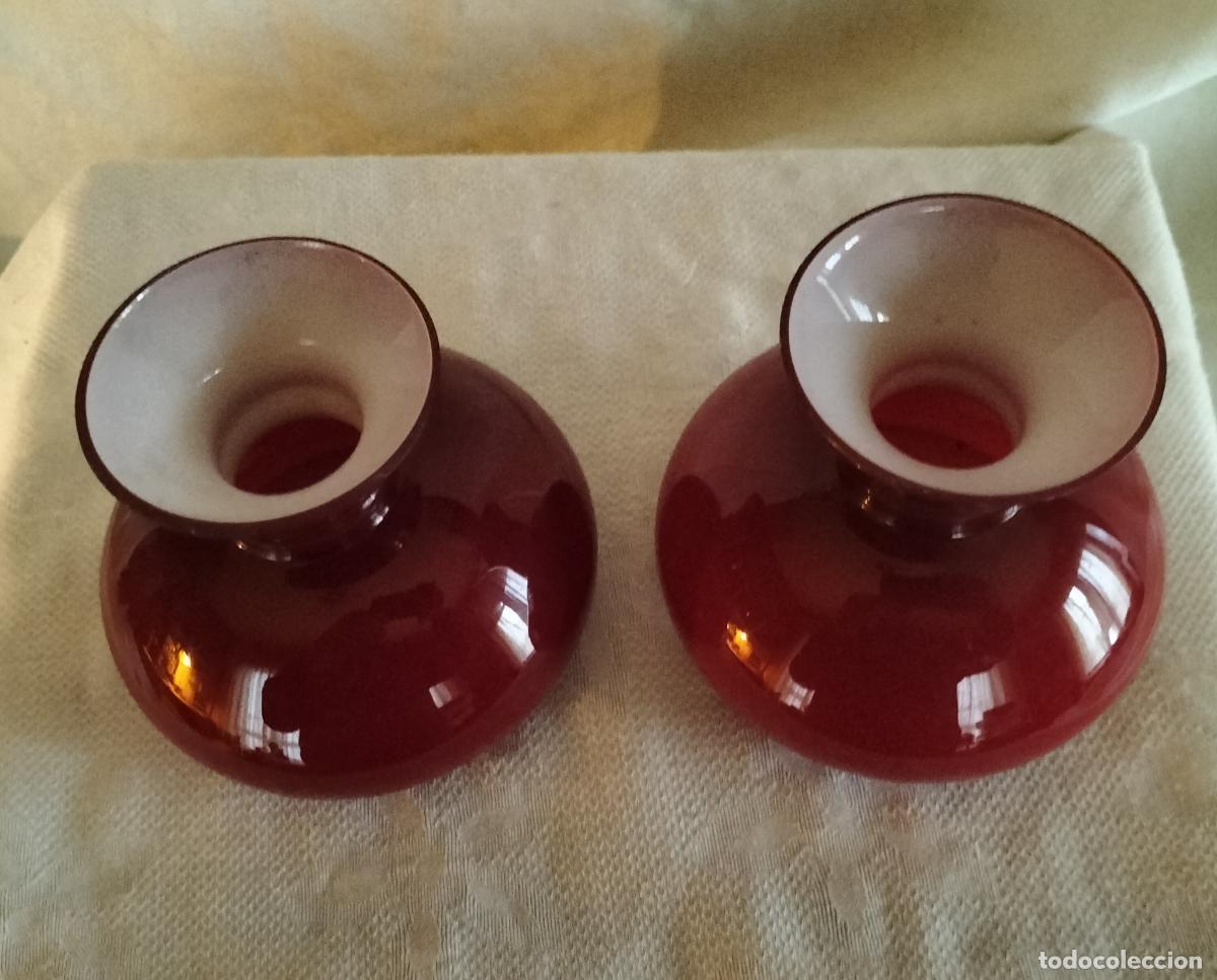 Vintage: PAREJA DE TULIPAS DE OPALINA BURDEOS. - Foto 2