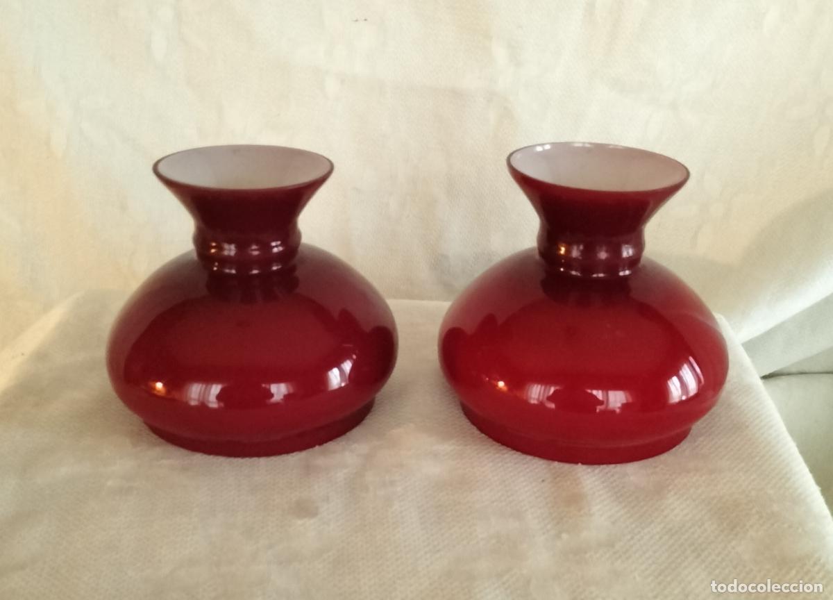 Vintage: PAREJA DE TULIPAS DE OPALINA BURDEOS. - Foto 1