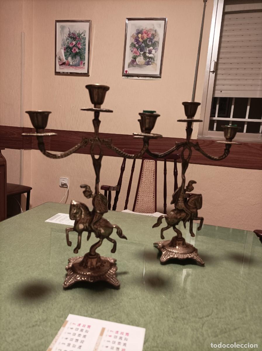 Vintage: Par de candelabros vintage de mesa de bronce dorado - Foto 1