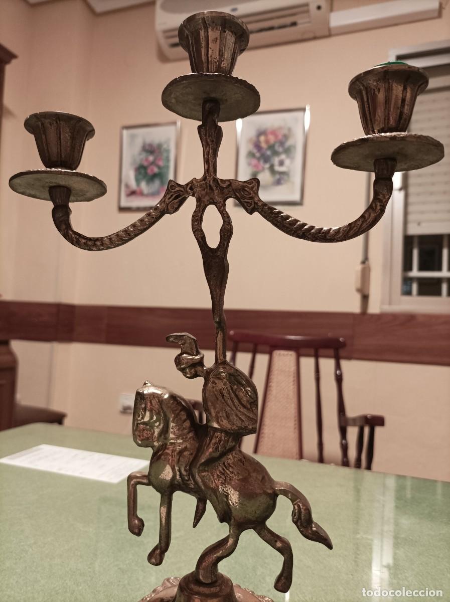 Vintage: Par de candelabros vintage de mesa de bronce dorado - Foto 2