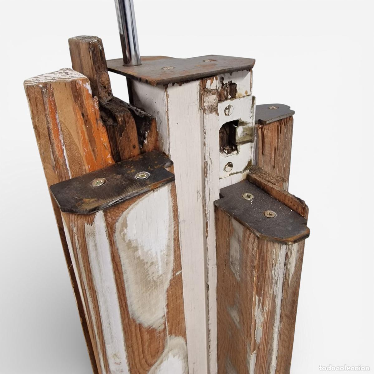 Vintage: L&aacute;mpara escultura de madera y hierro - Foto 2