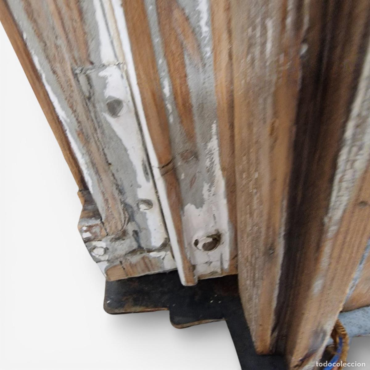Vintage: L&aacute;mpara escultura de madera y hierro - Foto 5
