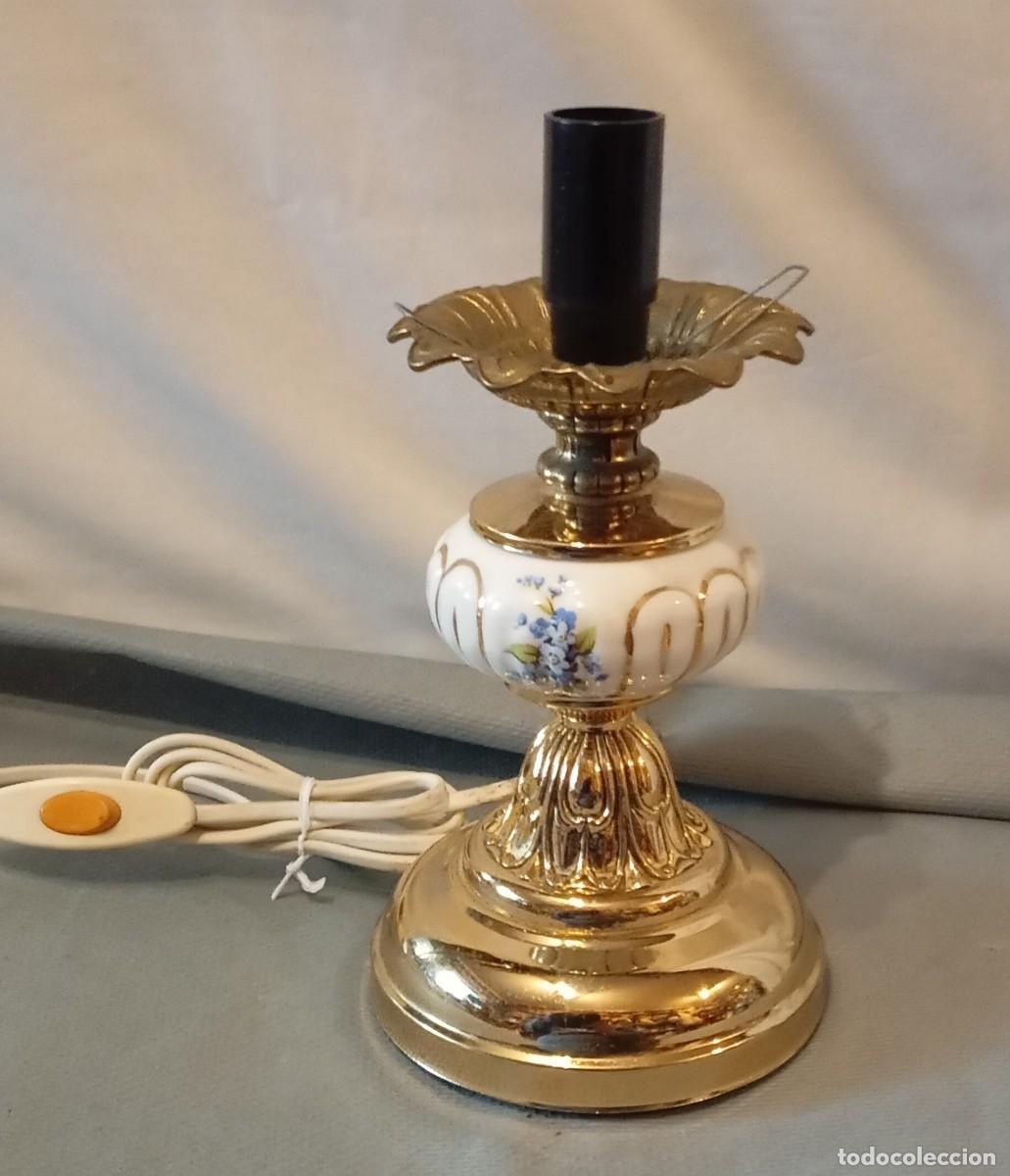Vintage: L&aacute;mpara de mesa dorada y blanca. - Foto 2