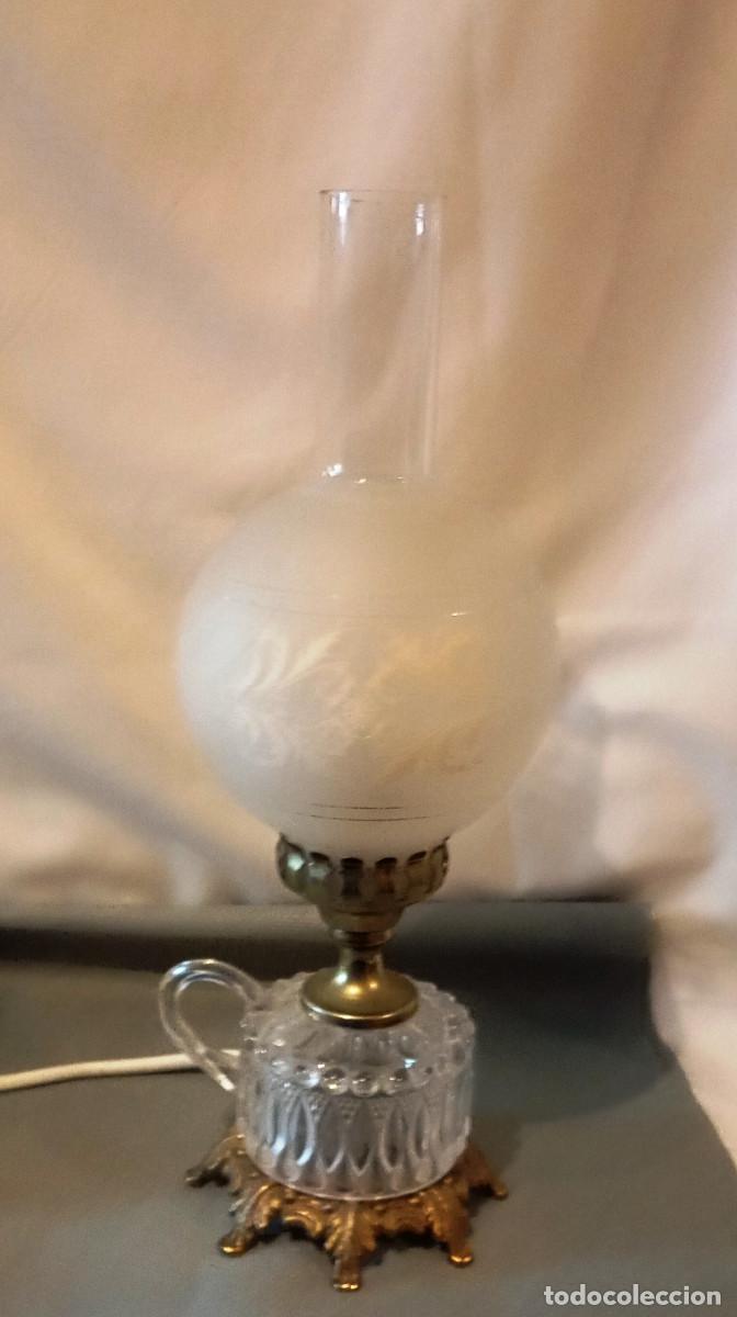 Vintage: L&aacute;mpara de aceite electrificada de vidrio y Bronce - Foto 3