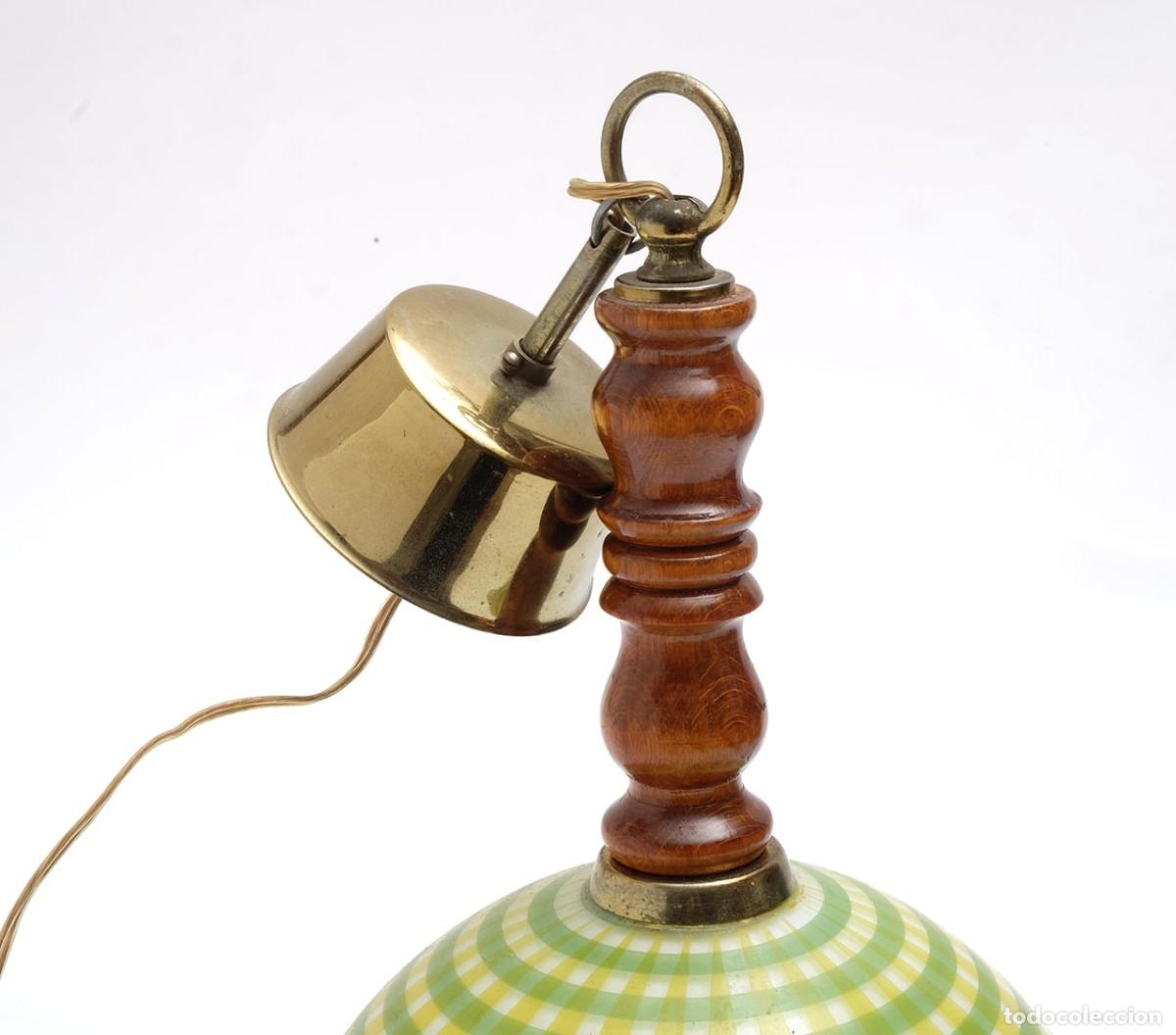 Vintage: L&aacute;mpara de techo vintage de cristal opal y madera - Foto 3