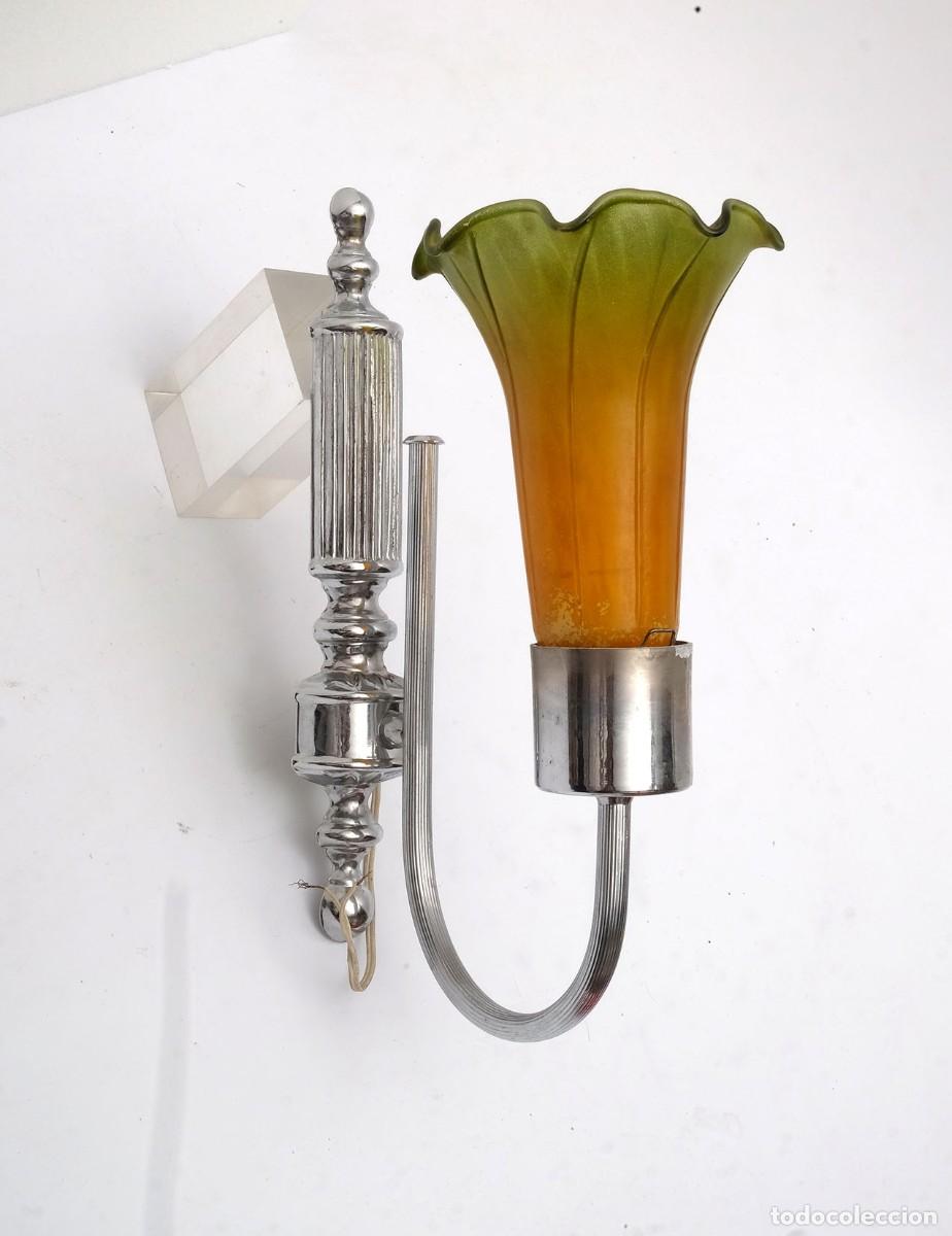 Vintage: Antiguo aplique de metal y cristal - Foto 1